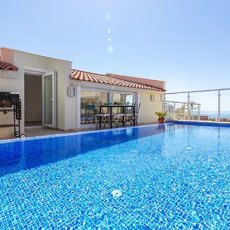 Apartment Dahlia Penthouse - Beautiful Luxurious Private Pool Fantastic Harbour Views *