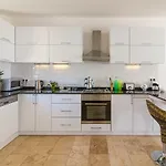 דירה Dahlia Penthouse - Beautiful Luxurious Private Pool Fantastic Harbour Views קלקן